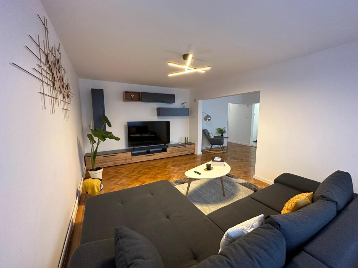 Apartment Esi #central With Garage Timişoara